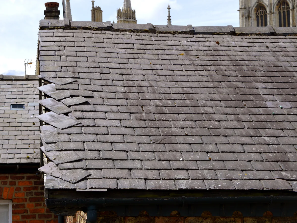 Slate roof with slipped slates