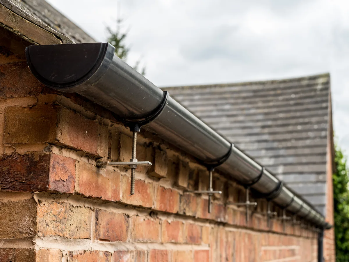 Oakcrest Roofing Ltd carrying out guttering